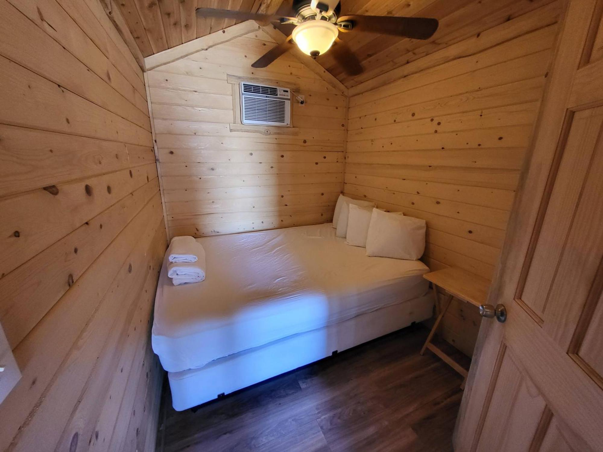 Panamint Springs Motel & Tents Номер фото